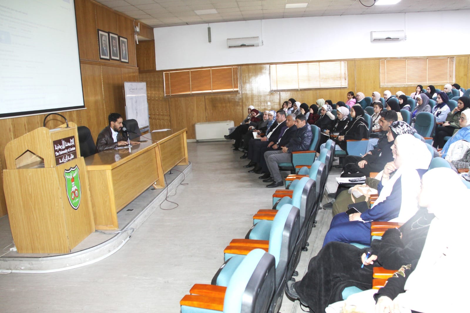 /PhotoGallery/لقاء مع طلبة كلية الزراعة حول مضامين نظام تأديب الطلبة ومدونة السلوك (1).jpg